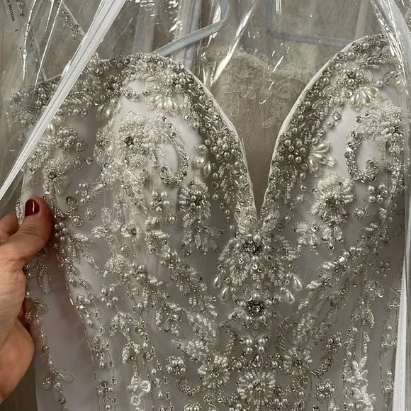 Kenneth Winston wedding dress - Picture 8 of 16